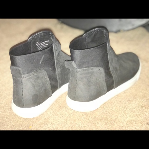 Kenneth Cole Slip Ons - Picture 3 of 4